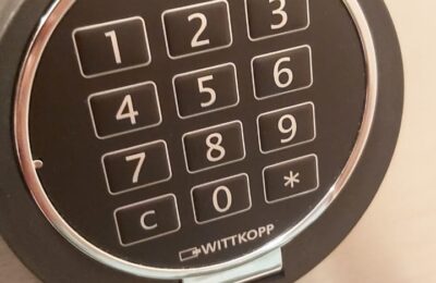 Проблемы  сейфа с электронным замком: что делать, если сейф не открывается?